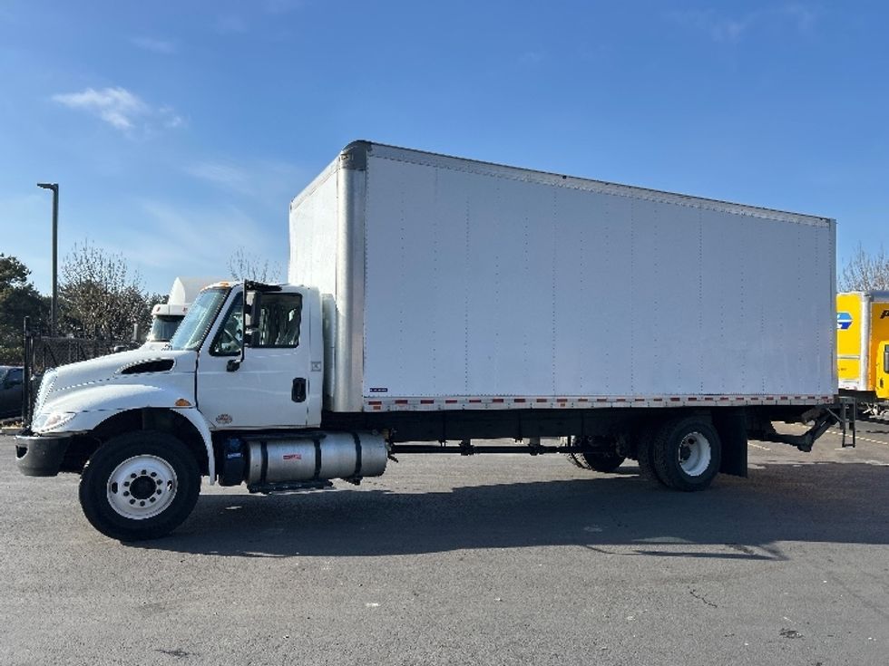 Medium Duty Box Truck-Light and Medium Duty Trucks-International-2018-4300-Clackamas-OR-139,726\n\t\tmiles-$ 46,000 - Image 4