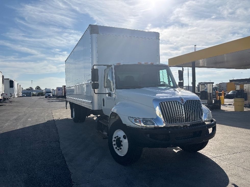 Medium Duty Box Truck-Light and Medium Duty Trucks-International-2018-4300-Columbus-OH-195,030\n\t\tmiles-$ 39,000 - Image 1