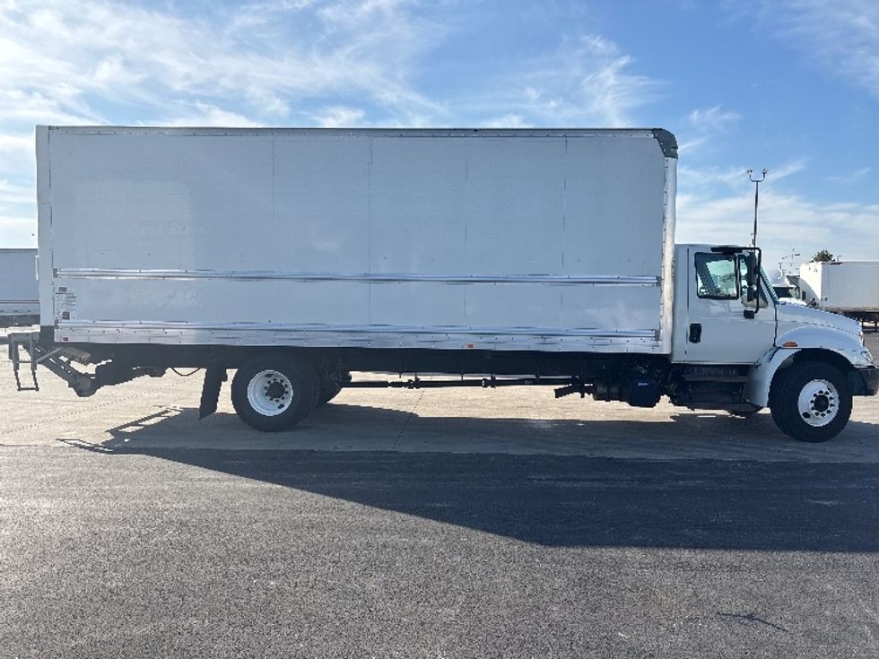 Medium Duty Box Truck-Light and Medium Duty Trucks-International-2018-4300-Columbus-OH-195,030\n\t\tmiles-$ 39,000 - Image 15