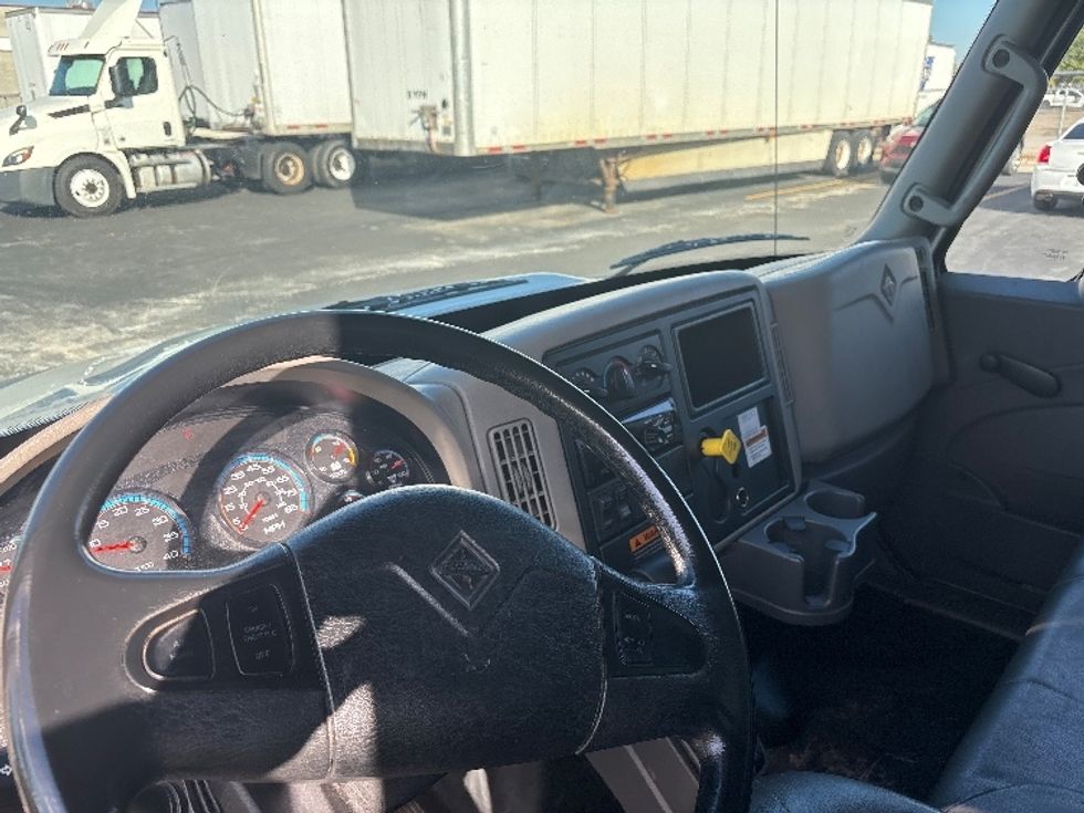Medium Duty Box Truck-Light and Medium Duty Trucks-International-2018-4300-Columbus-OH-195,030\n\t\tmiles-$ 39,000 - Image 17