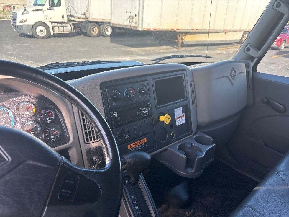 Medium Duty Box Truck-Light and Medium Duty Trucks-International-2018-4300-Columbus-OH-195,030\n\t\tmiles-$ 39,000 - Image 18