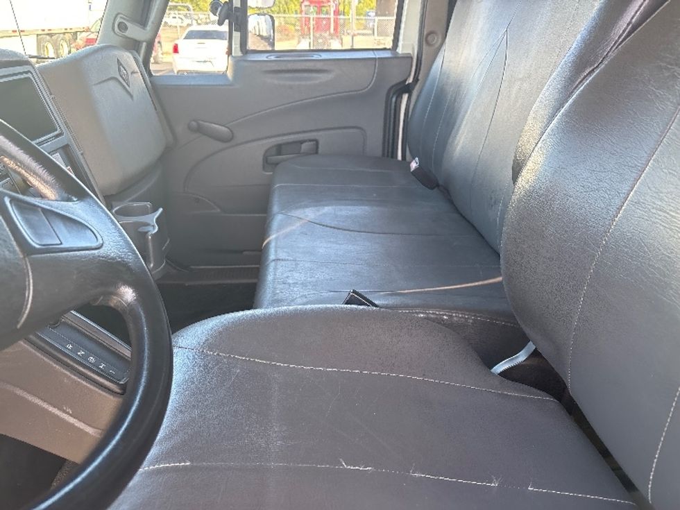 Medium Duty Box Truck-Light and Medium Duty Trucks-International-2018-4300-Columbus-OH-195,030\n\t\tmiles-$ 39,000 - Image 19