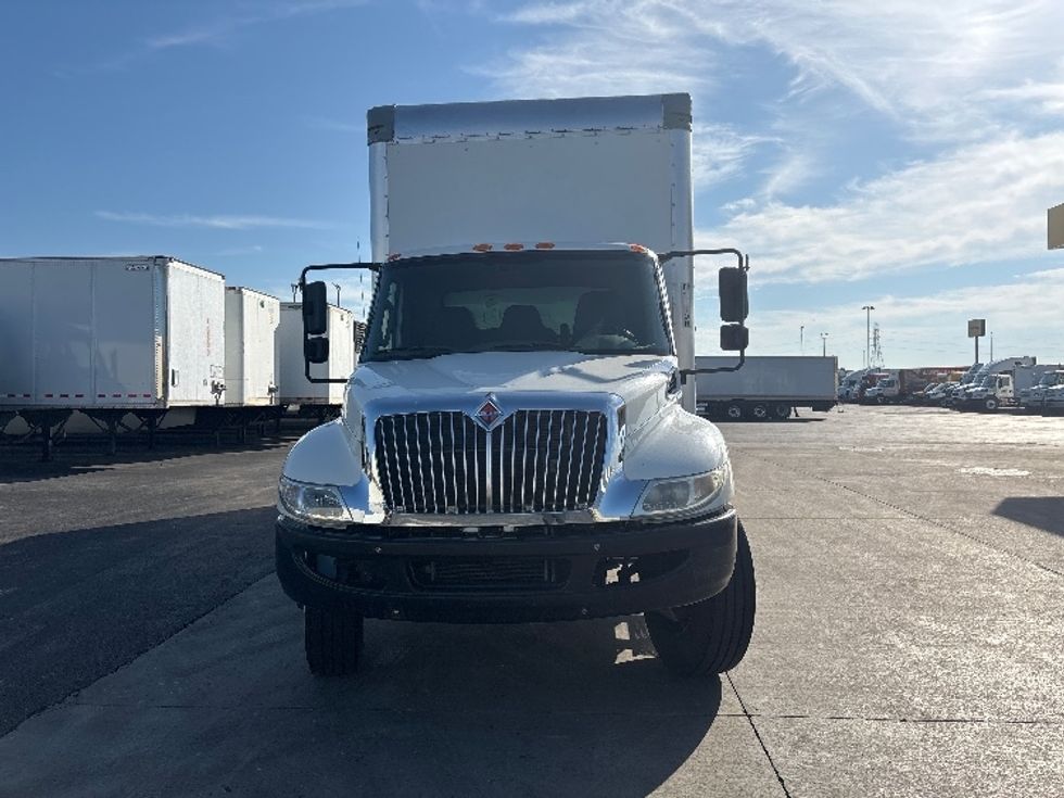 Medium Duty Box Truck-Light and Medium Duty Trucks-International-2018-4300-Columbus-OH-195,030\n\t\tmiles-$ 39,000 - Image 2