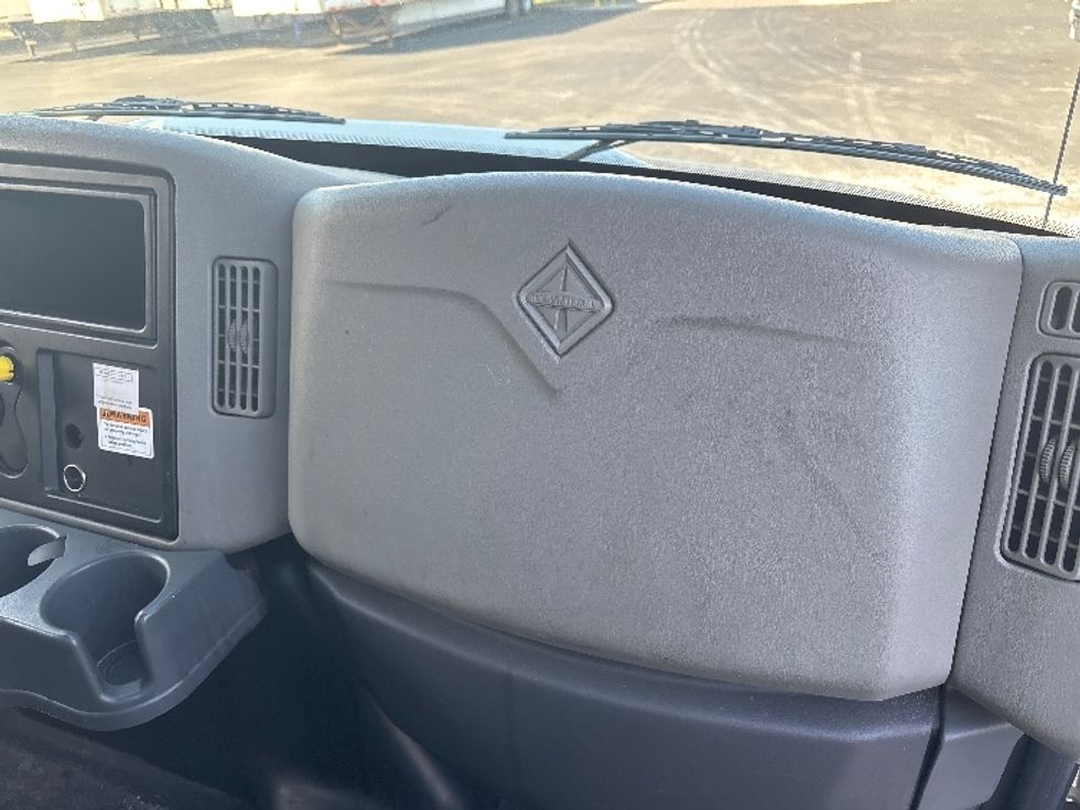 Medium Duty Box Truck-Light and Medium Duty Trucks-International-2018-4300-Columbus-OH-195,030\n\t\tmiles-$ 39,000 - Image 21