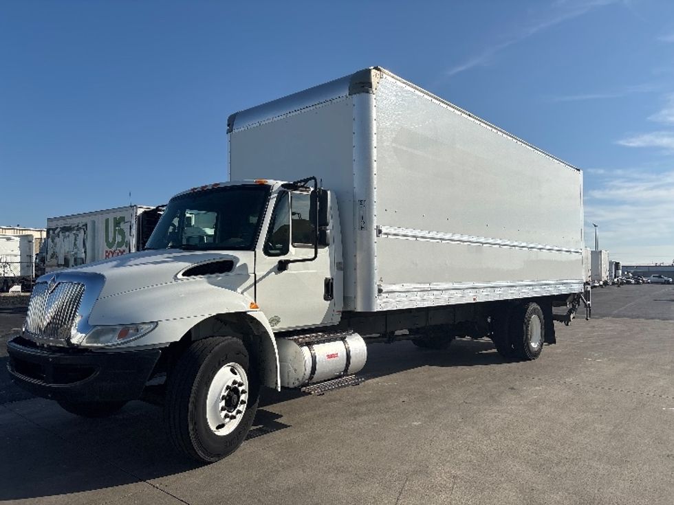 Medium Duty Box Truck-Light and Medium Duty Trucks-International-2018-4300-Columbus-OH-195,030\n\t\tmiles-$ 39,000 - Image 3