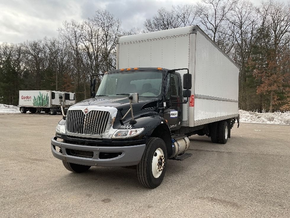 Medium Duty Box Truck-Light and Medium Duty Trucks-International-2018-4300-Conover-NC-199,339\n\t\tmiles-$ 36,500 - Image 1