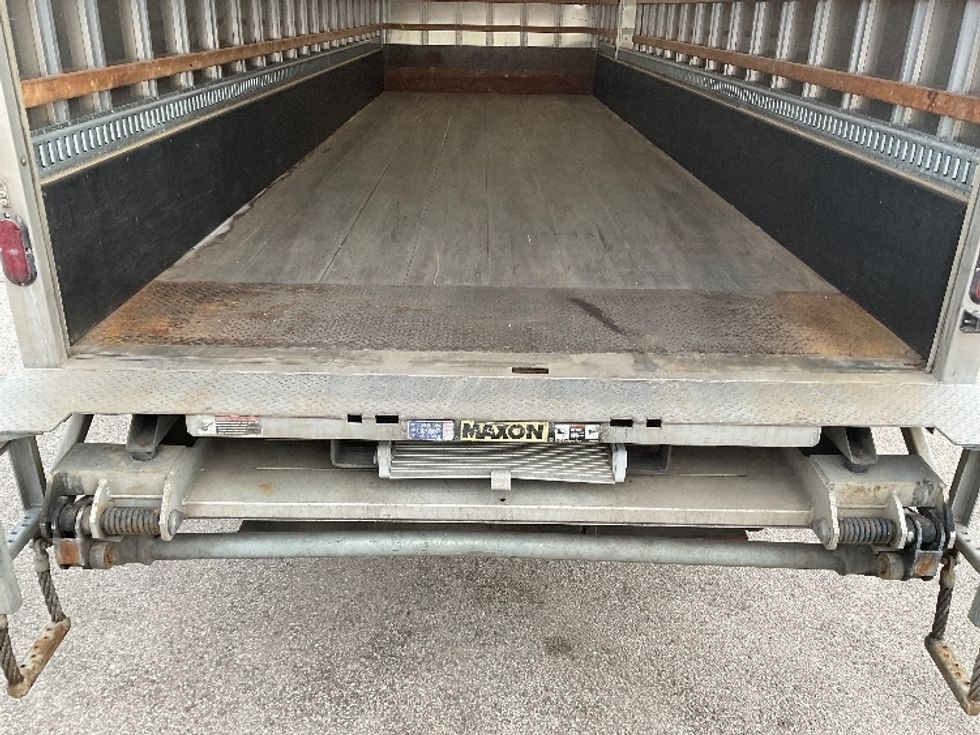 Medium Duty Box Truck-Light and Medium Duty Trucks-International-2018-4300-Conover-NC-199,339\n\t\tmiles-$ 36,500 - Image 10