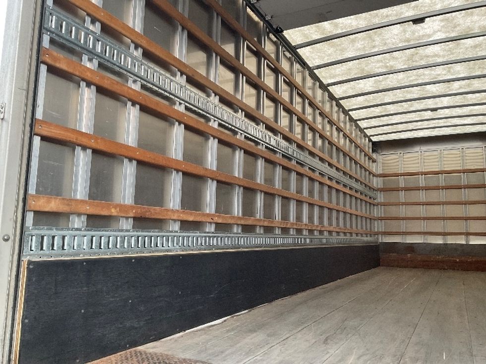 Medium Duty Box Truck-Light and Medium Duty Trucks-International-2018-4300-Conover-NC-199,339\n\t\tmiles-$ 36,500 - Image 11