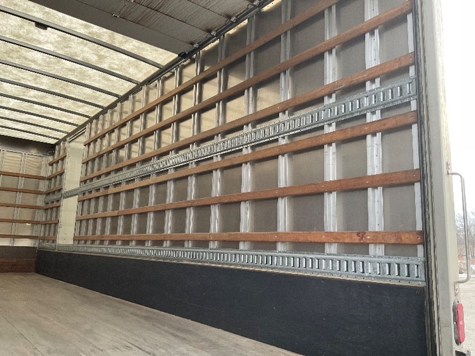 Medium Duty Box Truck-Light and Medium Duty Trucks-International-2018-4300-Conover-NC-199,339\n\t\tmiles-$ 36,500 - Image 12