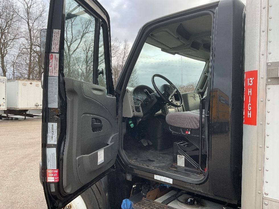 Medium Duty Box Truck-Light and Medium Duty Trucks-International-2018-4300-Conover-NC-199,339\n\t\tmiles-$ 36,500 - Image 16