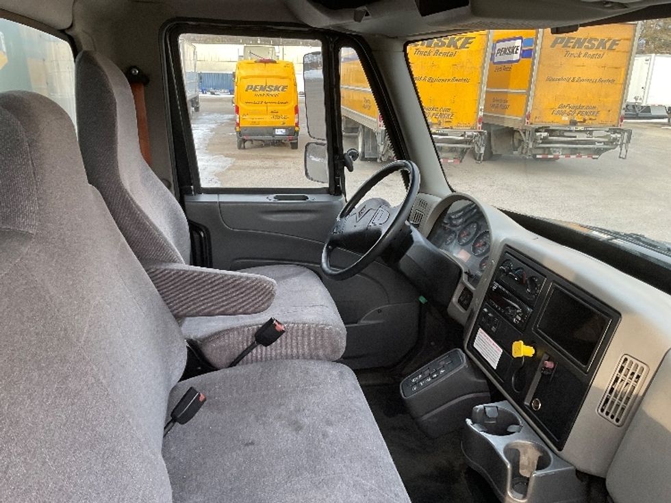 Medium Duty Box Truck-Light and Medium Duty Trucks-International-2018-4300-Conover-NC-199,339\n\t\tmiles-$ 36,500 - Image 22