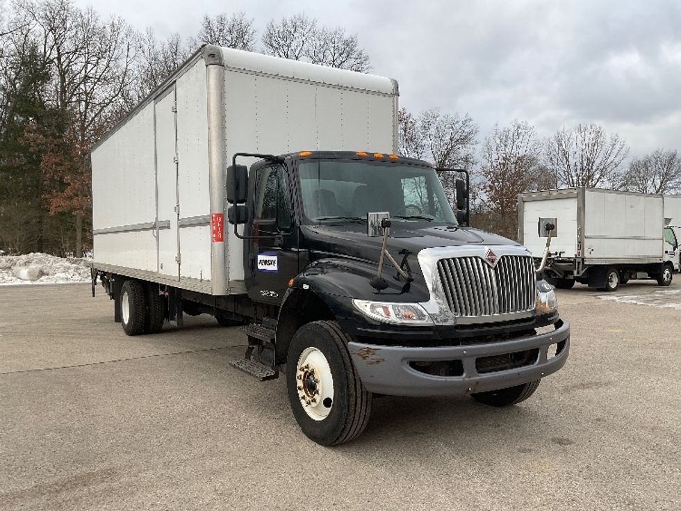 Medium Duty Box Truck-Light and Medium Duty Trucks-International-2018-4300-Conover-NC-199,339\n\t\tmiles-$ 36,500 - Image 3