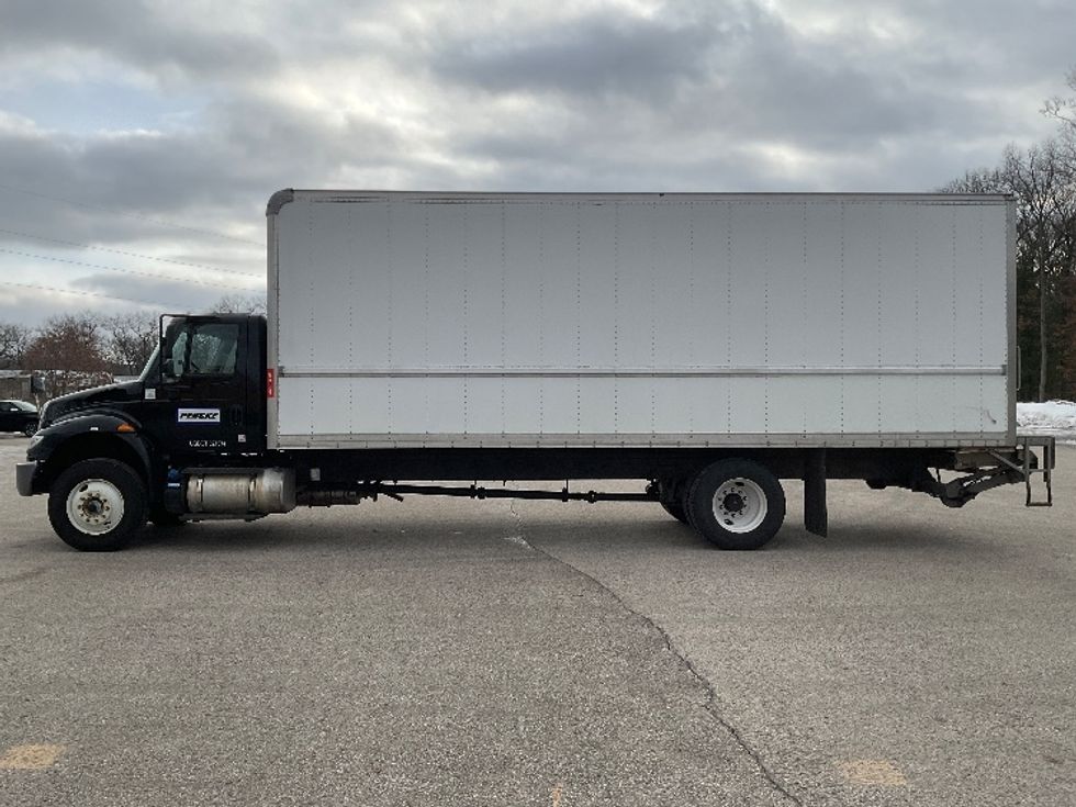 Medium Duty Box Truck-Light and Medium Duty Trucks-International-2018-4300-Conover-NC-199,339\n\t\tmiles-$ 36,500 - Image 4