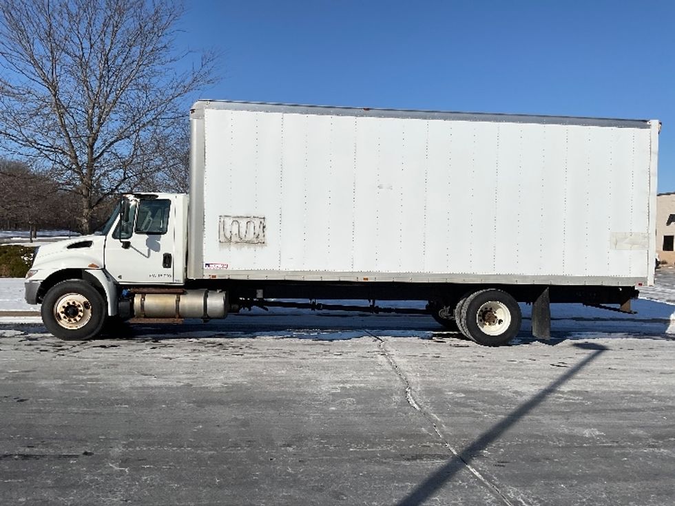 Medium Duty Box Truck-Light and Medium Duty Trucks-International-2018-4300-De Pere-WI-259,531\n\t\tmiles-$ 29,500 - Image 3