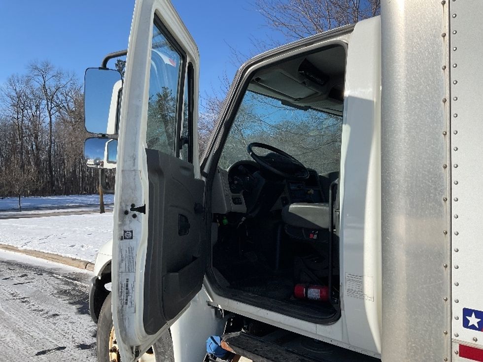 Medium Duty Box Truck-Light and Medium Duty Trucks-International-2018-4300-De Pere-WI-261,175\n\t\tmiles-$ 29,250 - Image 16