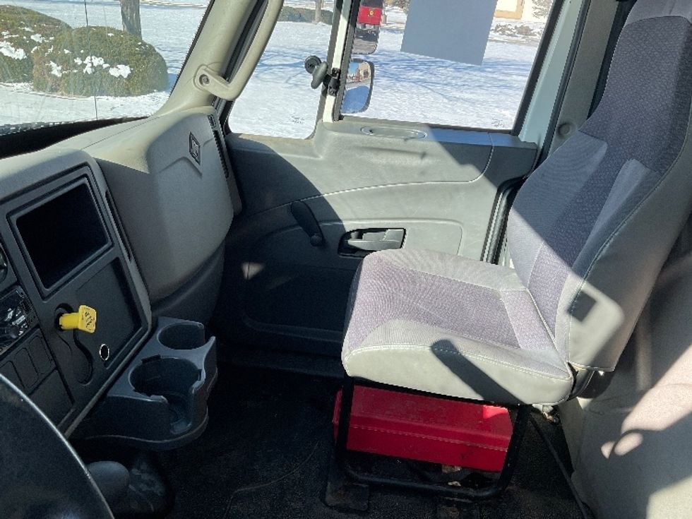 Medium Duty Box Truck-Light and Medium Duty Trucks-International-2018-4300-De Pere-WI-261,175\n\t\tmiles-$ 29,250 - Image 19