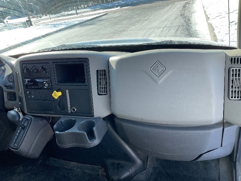 Medium Duty Box Truck-Light and Medium Duty Trucks-International-2018-4300-De Pere-WI-261,175\n\t\tmiles-$ 29,250 - Image 21