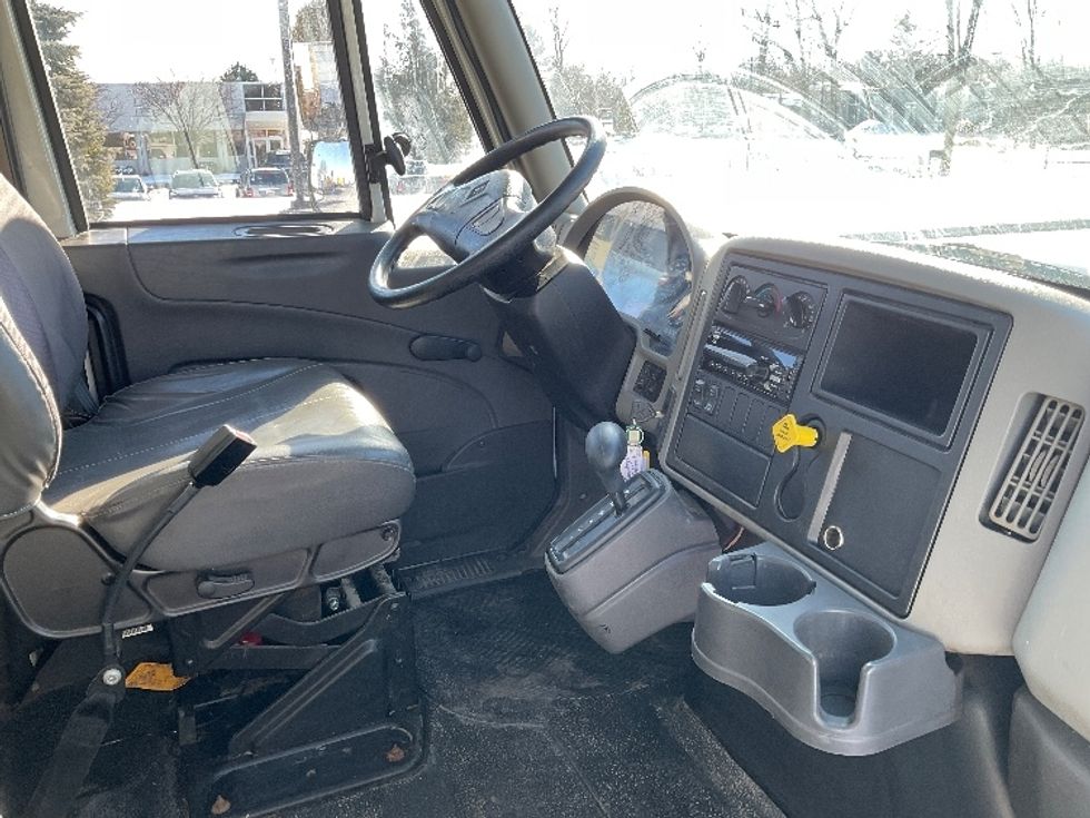 Medium Duty Box Truck-Light and Medium Duty Trucks-International-2018-4300-De Pere-WI-261,175\n\t\tmiles-$ 29,250 - Image 22