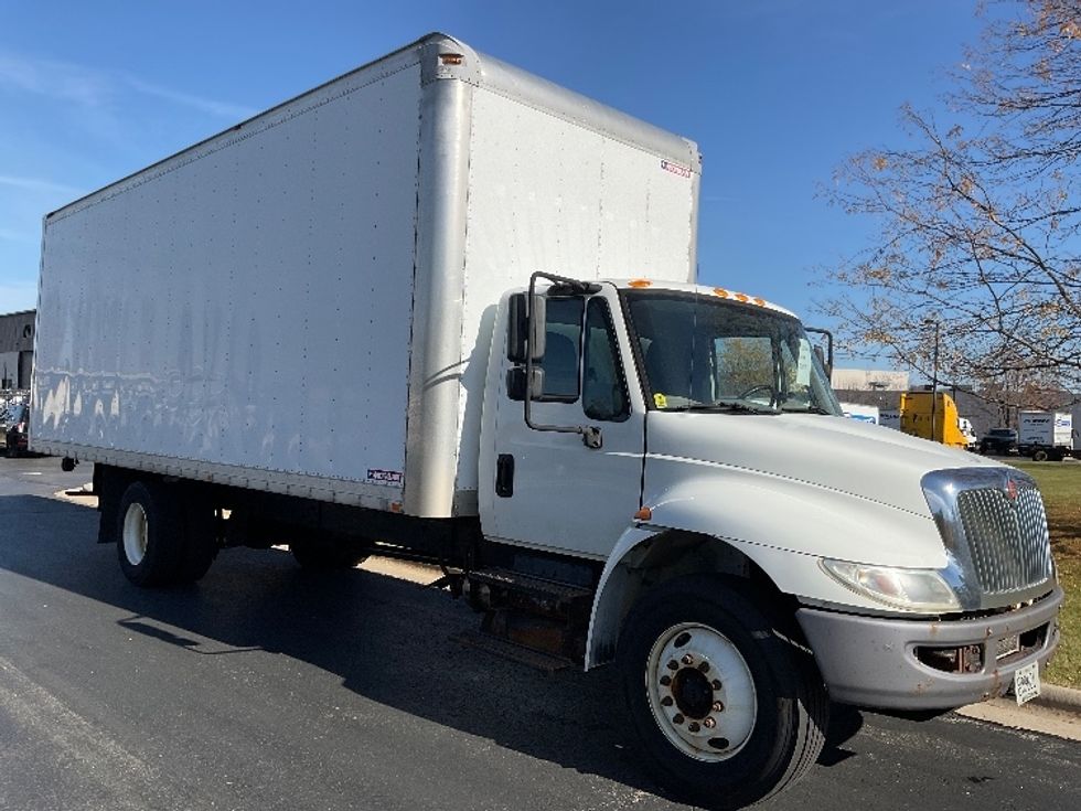 Medium Duty Box Truck-Light and Medium Duty Trucks-International-2018-4300-De Pere-WI-285,754\n\t\tmiles-$ 27,250 - Image 1