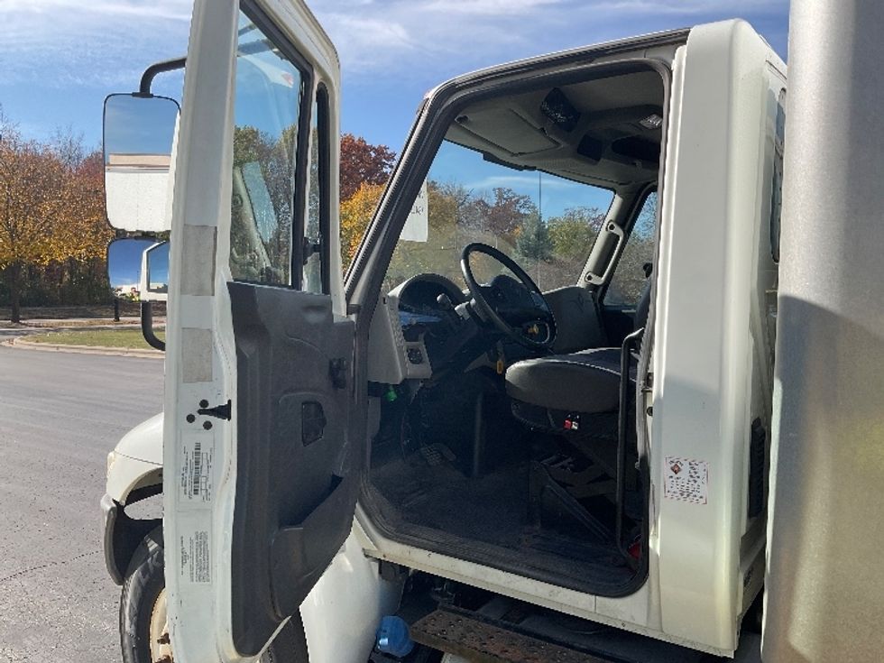 Medium Duty Box Truck-Light and Medium Duty Trucks-International-2018-4300-De Pere-WI-285,754\n\t\tmiles-$ 27,250 - Image 16