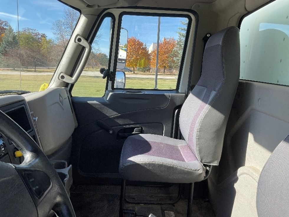 Medium Duty Box Truck-Light and Medium Duty Trucks-International-2018-4300-De Pere-WI-285,754\n\t\tmiles-$ 27,250 - Image 19