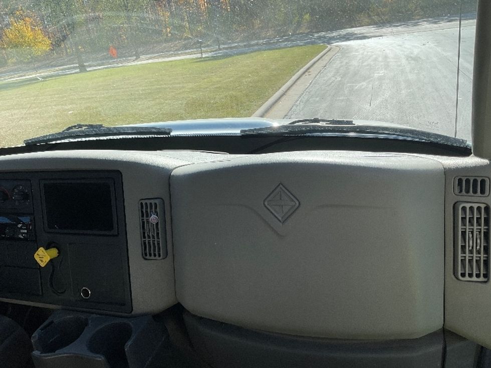 Medium Duty Box Truck-Light and Medium Duty Trucks-International-2018-4300-De Pere-WI-285,754\n\t\tmiles-$ 27,250 - Image 21