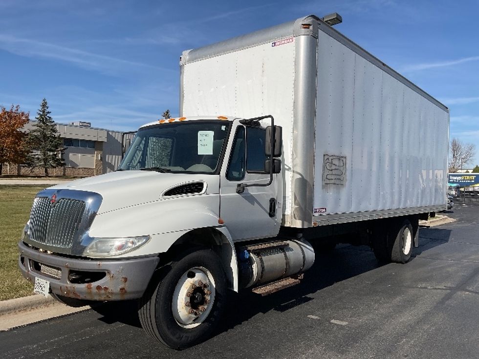 Medium Duty Box Truck-Light and Medium Duty Trucks-International-2018-4300-De Pere-WI-285,754\n\t\tmiles-$ 27,250 - Image 3