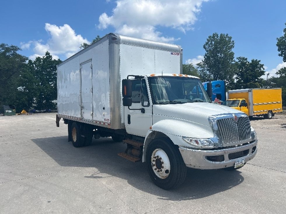 Medium Duty Box Truck-Light and Medium Duty Trucks-International-2018-4300-Des Moines-IA-101,545\n\t\tmiles-$ 43,500 - Image 1