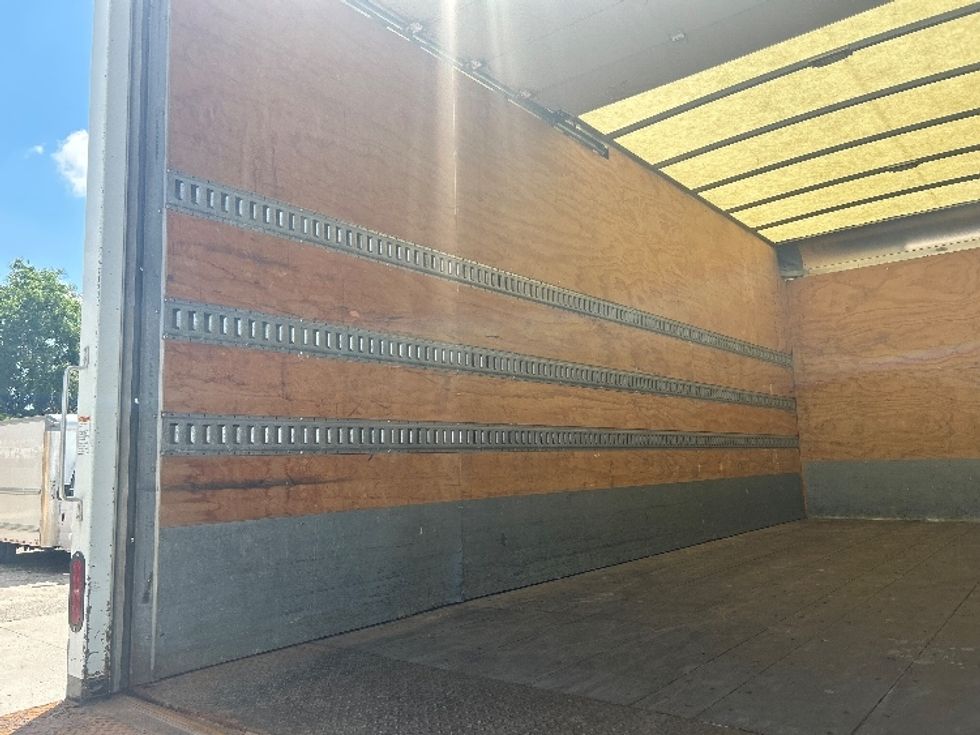 Medium Duty Box Truck-Light and Medium Duty Trucks-International-2018-4300-Des Moines-IA-101,545\n\t\tmiles-$ 43,500 - Image 11