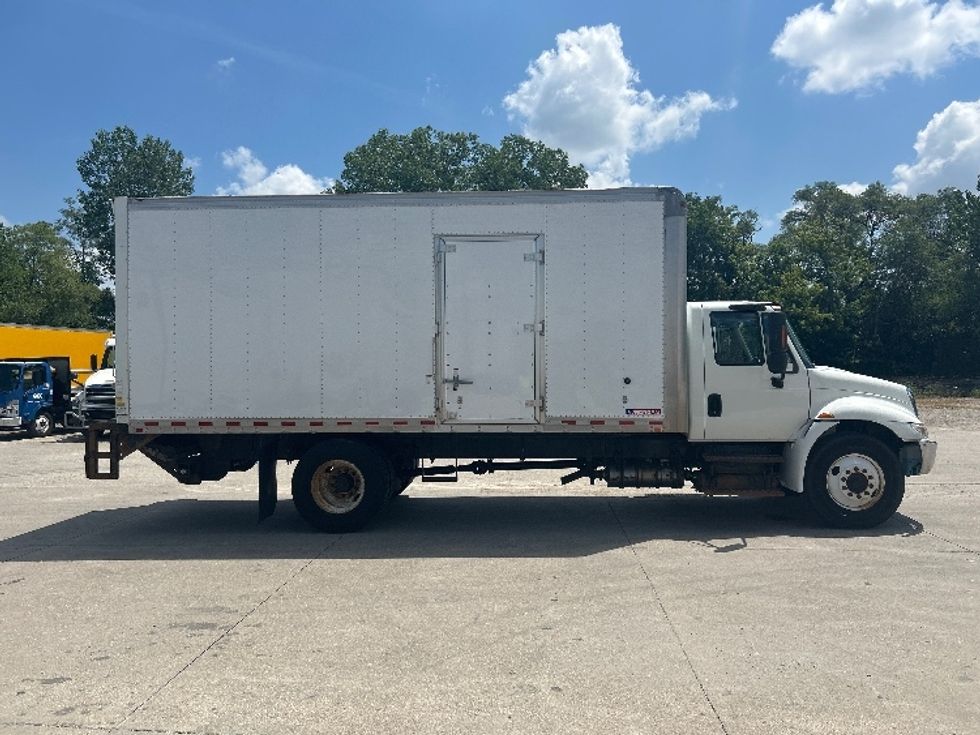 Medium Duty Box Truck-Light and Medium Duty Trucks-International-2018-4300-Des Moines-IA-101,545\n\t\tmiles-$ 43,500 - Image 15