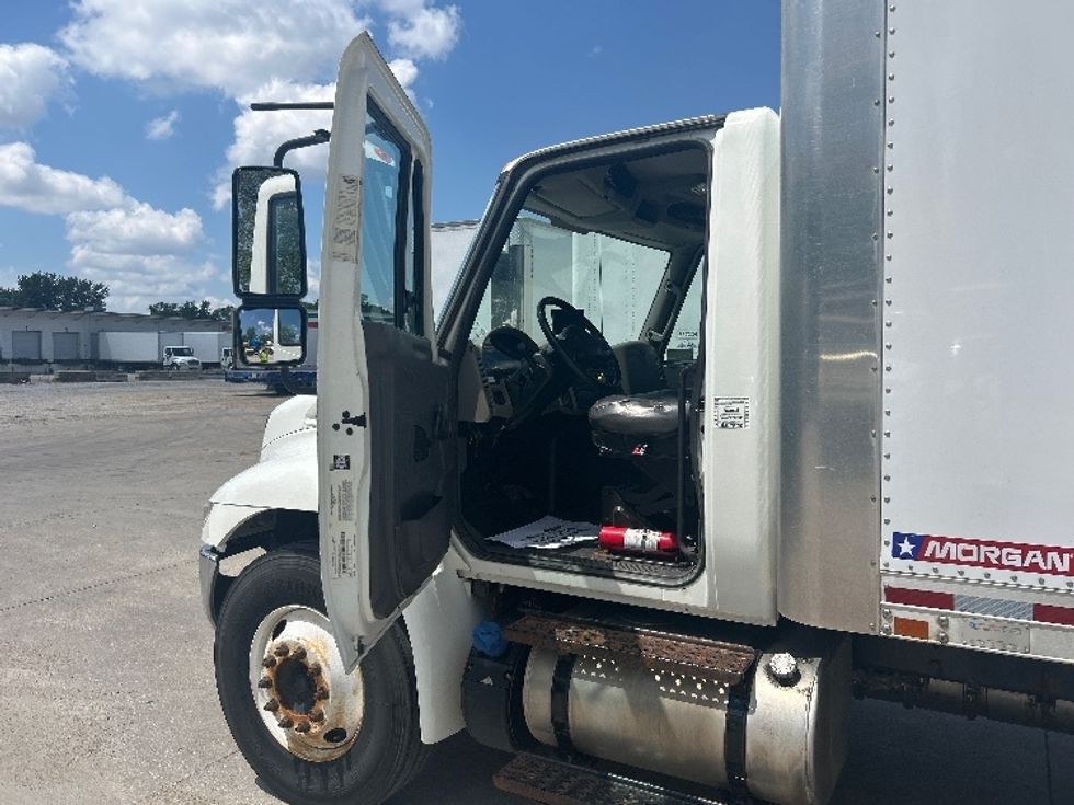 Medium Duty Box Truck-Light and Medium Duty Trucks-International-2018-4300-Des Moines-IA-101,545\n\t\tmiles-$ 43,500 - Image 16