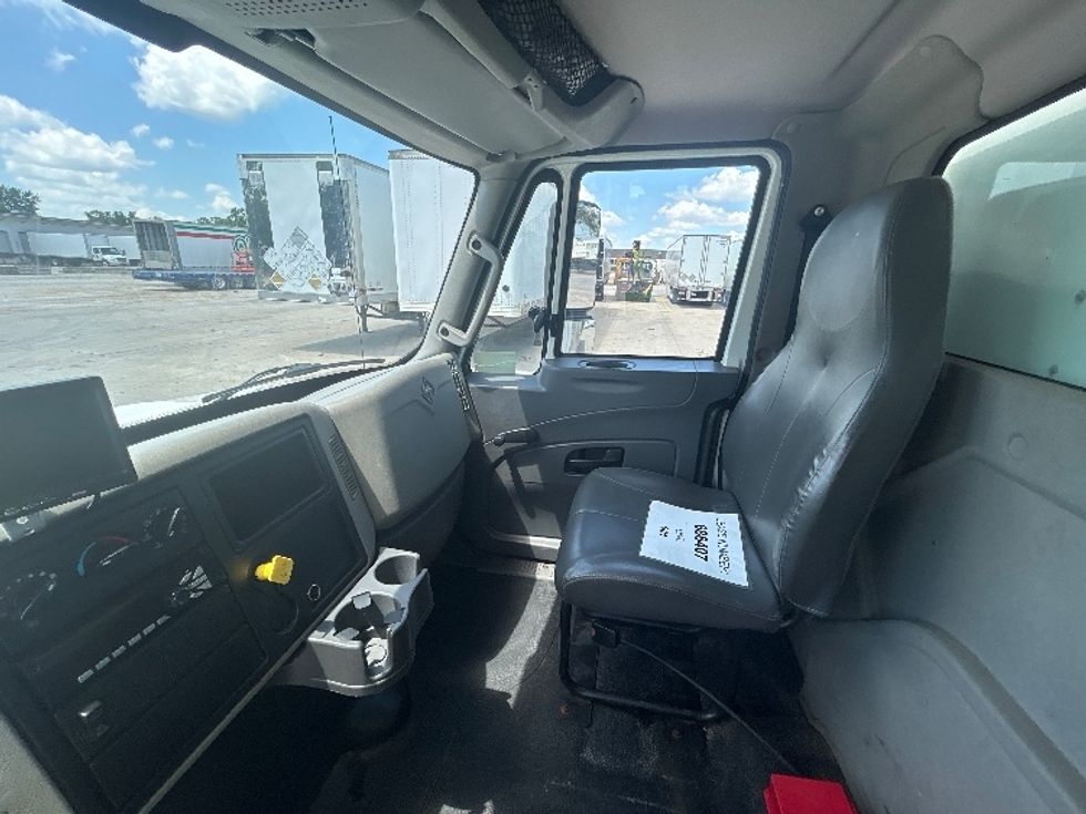 Medium Duty Box Truck-Light and Medium Duty Trucks-International-2018-4300-Des Moines-IA-101,545\n\t\tmiles-$ 43,500 - Image 19