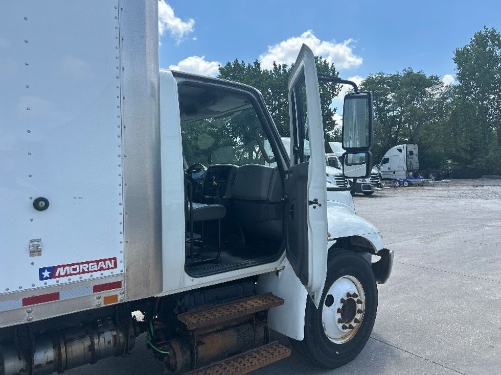 Medium Duty Box Truck-Light and Medium Duty Trucks-International-2018-4300-Des Moines-IA-101,545\n\t\tmiles-$ 43,500 - Image 20