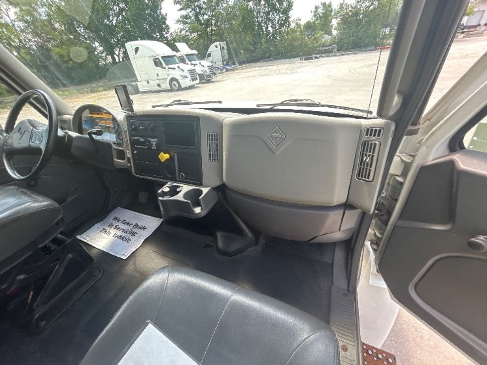 Medium Duty Box Truck-Light and Medium Duty Trucks-International-2018-4300-Des Moines-IA-101,545\n\t\tmiles-$ 43,500 - Image 21