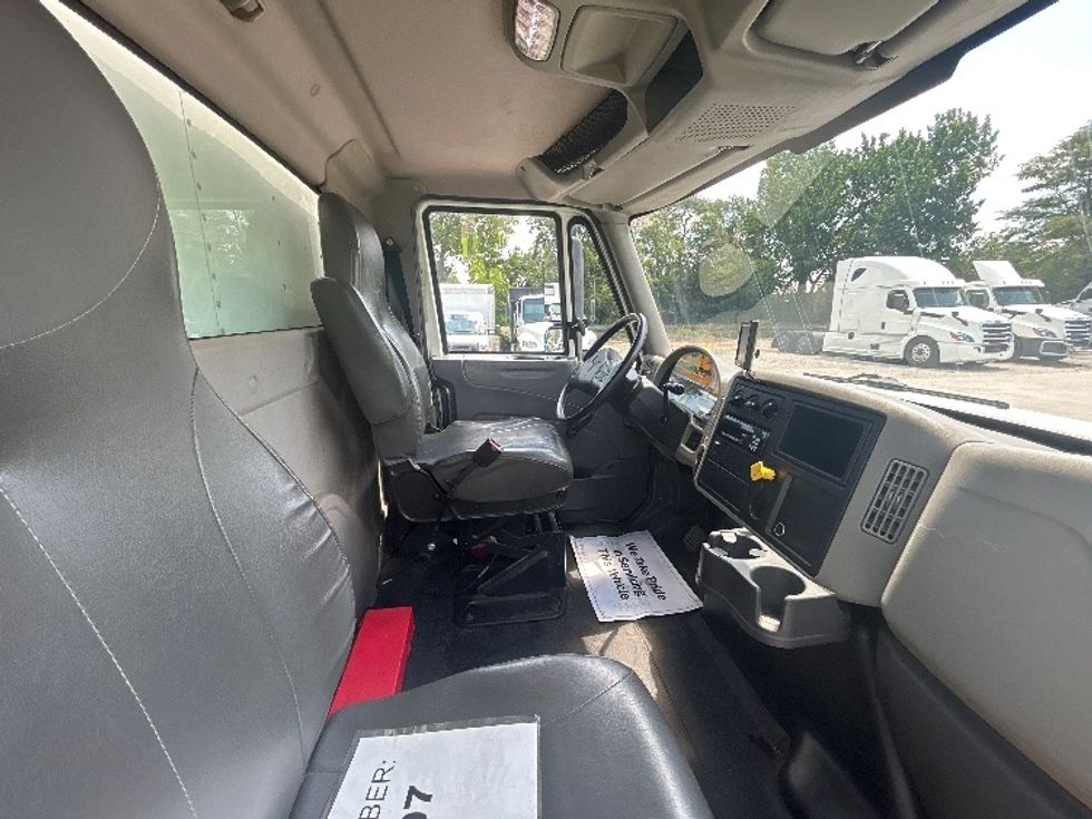 Medium Duty Box Truck-Light and Medium Duty Trucks-International-2018-4300-Des Moines-IA-101,545\n\t\tmiles-$ 43,500 - Image 22