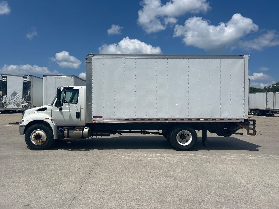 Medium Duty Box Truck-Light and Medium Duty Trucks-International-2018-4300-Des Moines-IA-101,545\n\t\tmiles-$ 43,500 - Image 4