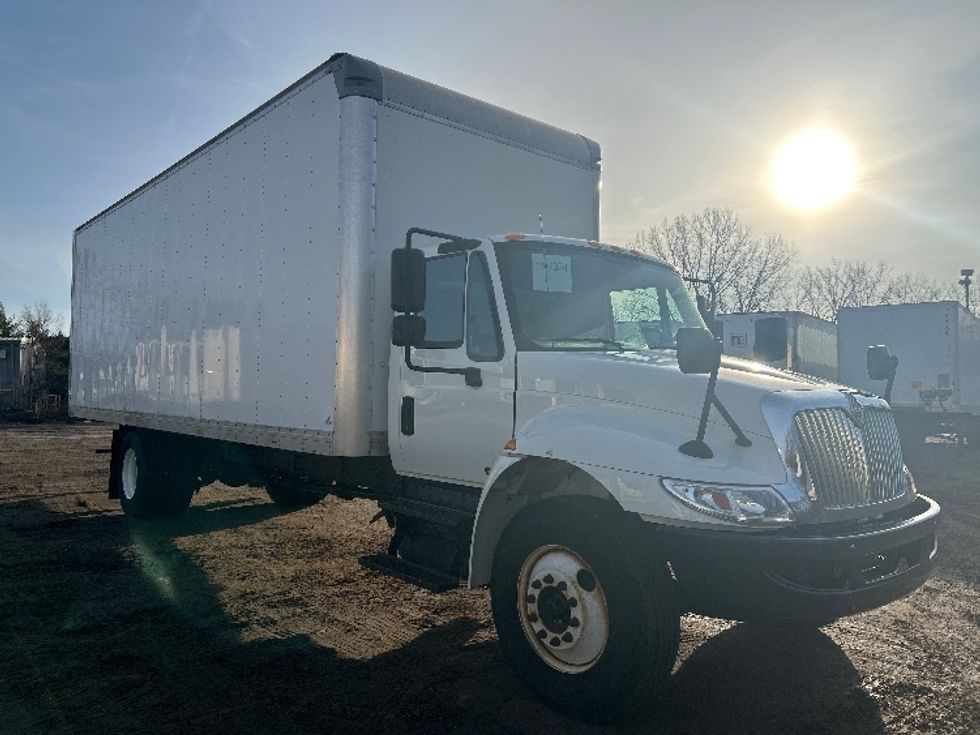 Medium Duty Box Truck-Light and Medium Duty Trucks-International-2018-4300-East Chicago-IN-78,379\n\t\tmiles-$ 48,000 - Image 1