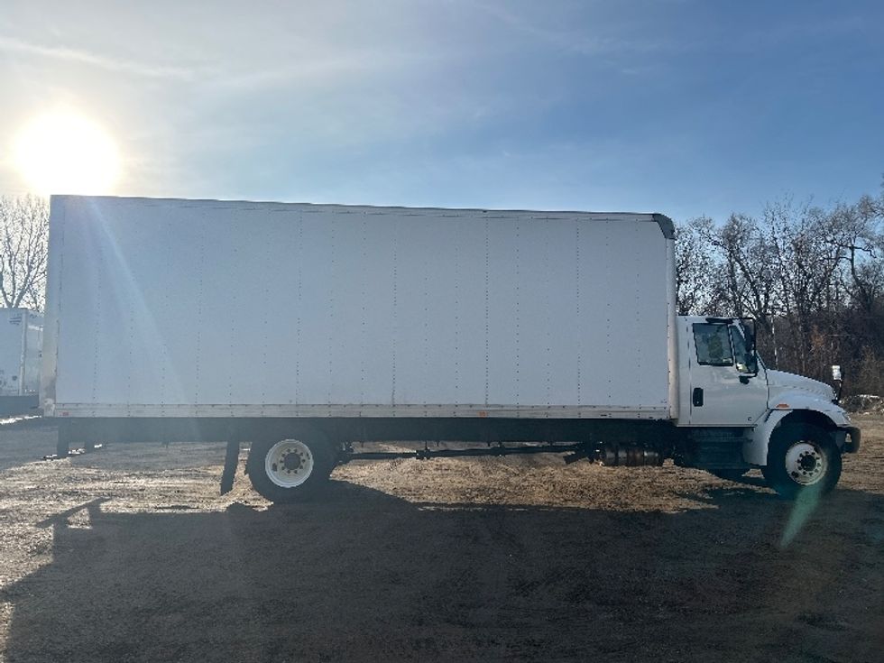 Medium Duty Box Truck-Light and Medium Duty Trucks-International-2018-4300-East Chicago-IN-78,379\n\t\tmiles-$ 48,000 - Image 15