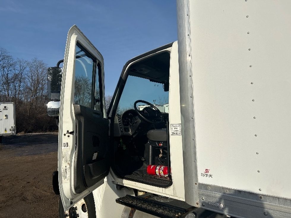 Medium Duty Box Truck-Light and Medium Duty Trucks-International-2018-4300-East Chicago-IN-78,379\n\t\tmiles-$ 48,000 - Image 16