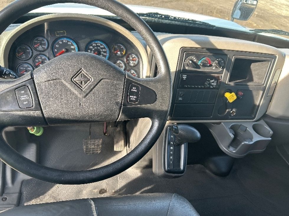 Medium Duty Box Truck-Light and Medium Duty Trucks-International-2018-4300-East Chicago-IN-78,379\n\t\tmiles-$ 48,000 - Image 18