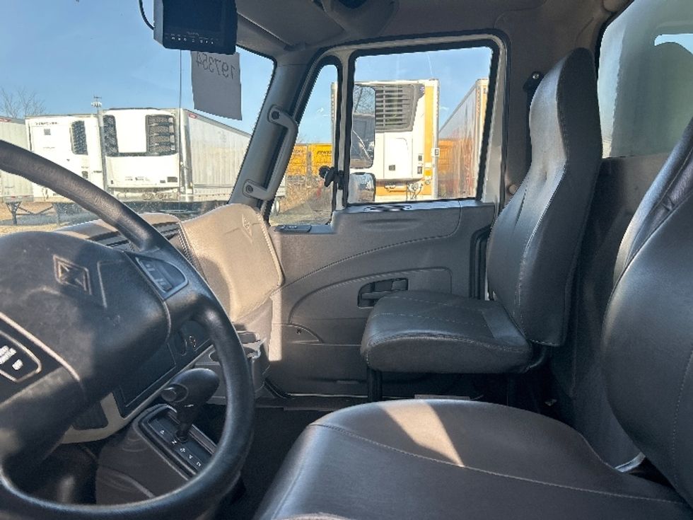 Medium Duty Box Truck-Light and Medium Duty Trucks-International-2018-4300-East Chicago-IN-78,379\n\t\tmiles-$ 48,000 - Image 19
