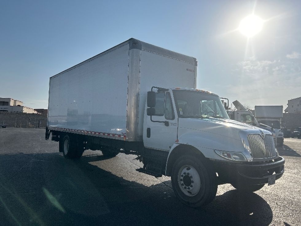 Medium Duty Box Truck-Light and Medium Duty Trucks-International-2018-4300-El Paso-TX-149,620\n\t\tmiles-$ 48,500 - Image 1