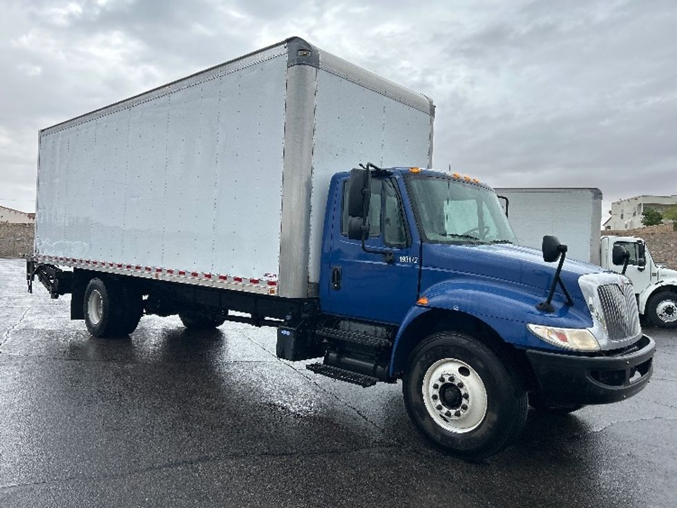 Medium Duty Box Truck-Light and Medium Duty Trucks-International-2018-4300-El Paso-TX-283,666\n\t\tmiles-$ 29,250 - Image 1