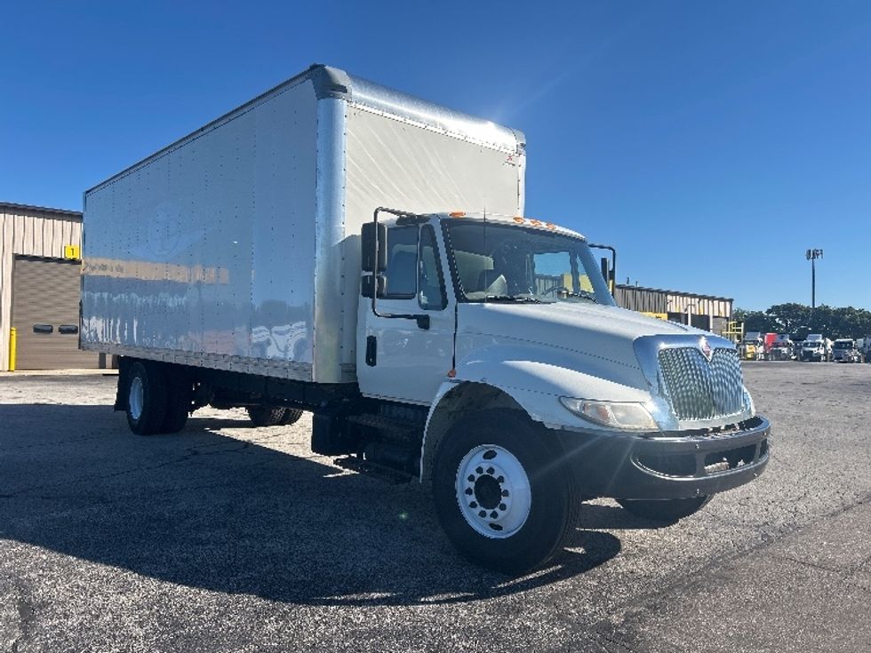 Medium Duty Box Truck-Light and Medium Duty Trucks-International-2018-4300-Elkhart-IN-237,402\n\t\tmiles-$ 33,000 - Image 1
