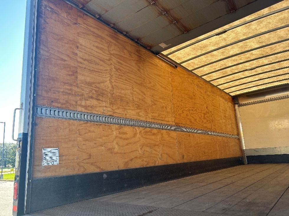 Medium Duty Box Truck-Light and Medium Duty Trucks-International-2018-4300-Elkhart-IN-237,402\n\t\tmiles-$ 33,000 - Image 10