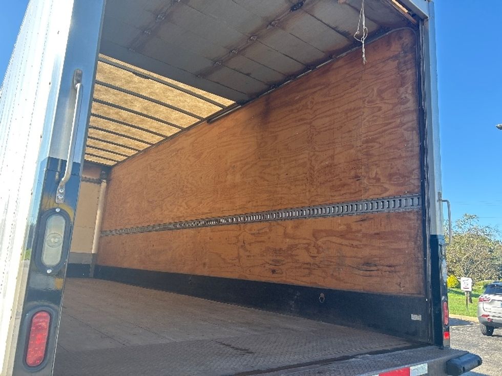 Medium Duty Box Truck-Light and Medium Duty Trucks-International-2018-4300-Elkhart-IN-237,402\n\t\tmiles-$ 33,000 - Image 11