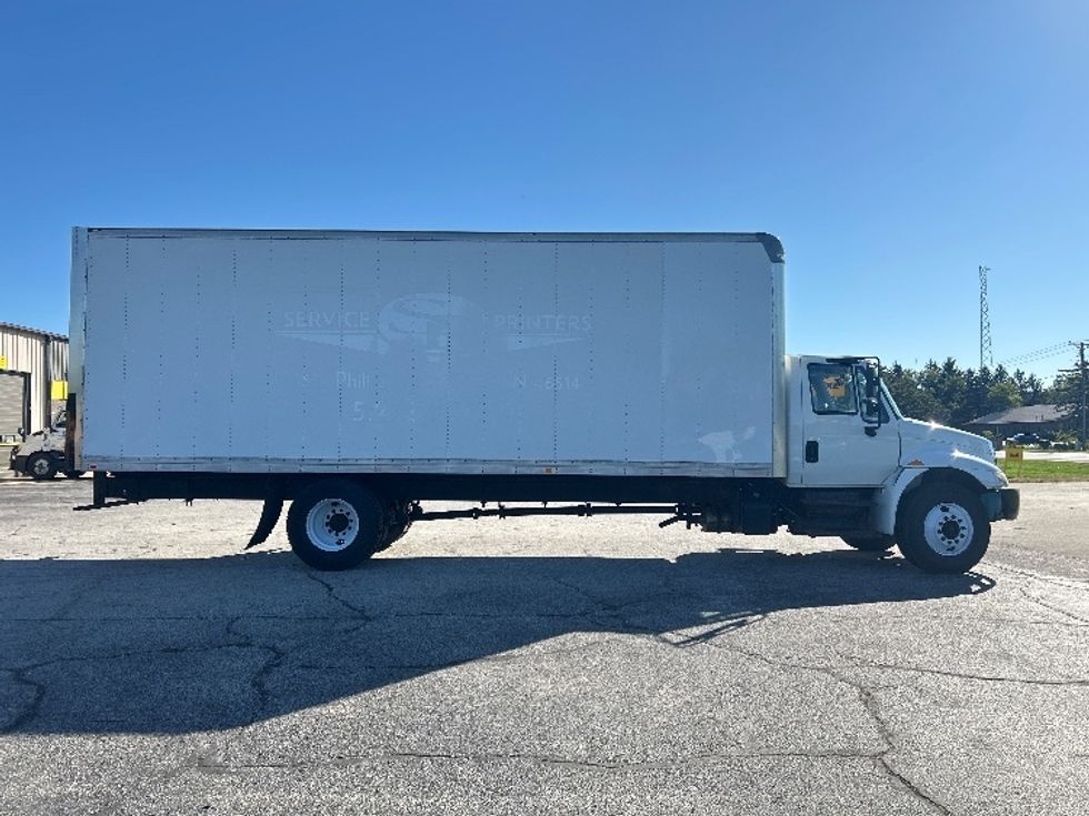 Medium Duty Box Truck-Light and Medium Duty Trucks-International-2018-4300-Elkhart-IN-237,402\n\t\tmiles-$ 33,000 - Image 14