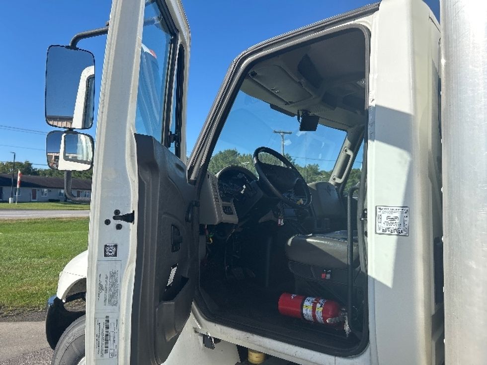 Medium Duty Box Truck-Light and Medium Duty Trucks-International-2018-4300-Elkhart-IN-237,402\n\t\tmiles-$ 33,000 - Image 15