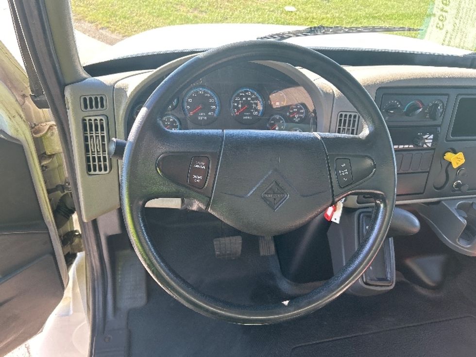 Medium Duty Box Truck-Light and Medium Duty Trucks-International-2018-4300-Elkhart-IN-237,402\n\t\tmiles-$ 33,000 - Image 16