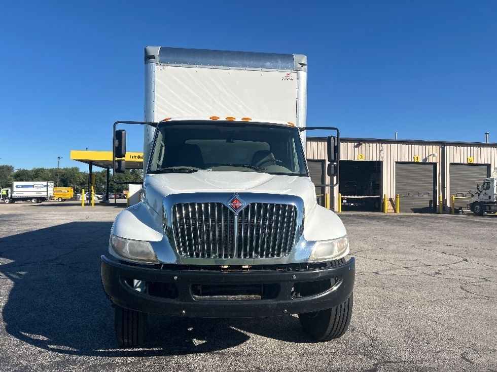 Medium Duty Box Truck-Light and Medium Duty Trucks-International-2018-4300-Elkhart-IN-237,402\n\t\tmiles-$ 33,000 - Image 2